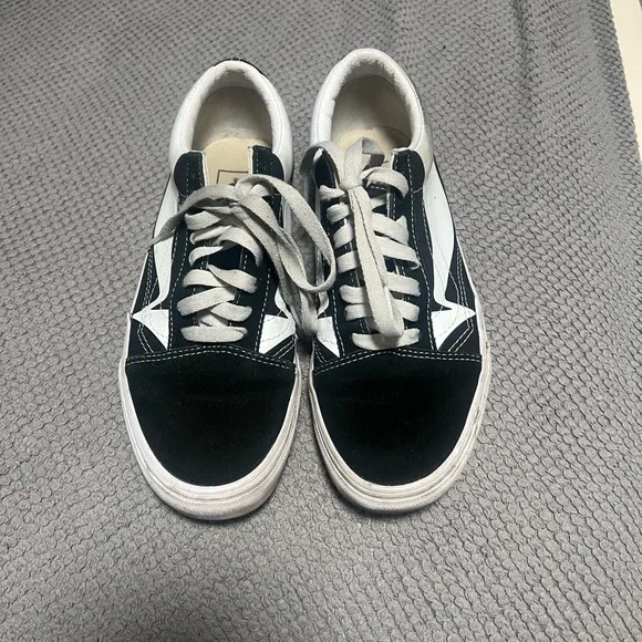 Classic Black and White Women’s Vans - Picture 1 of 3